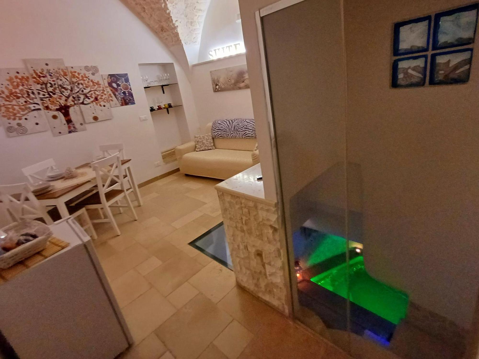 800 Apartment *